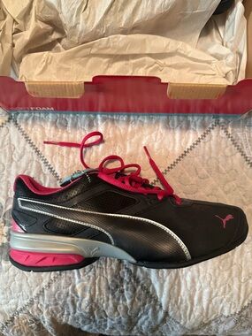 Puma Tazon 6 Black and Hot Pink Sneaker